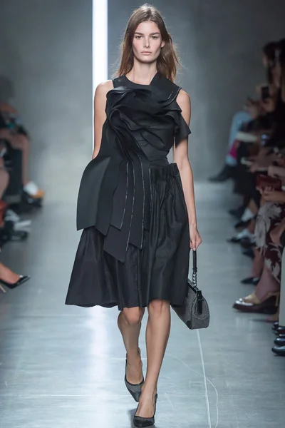 Look 10